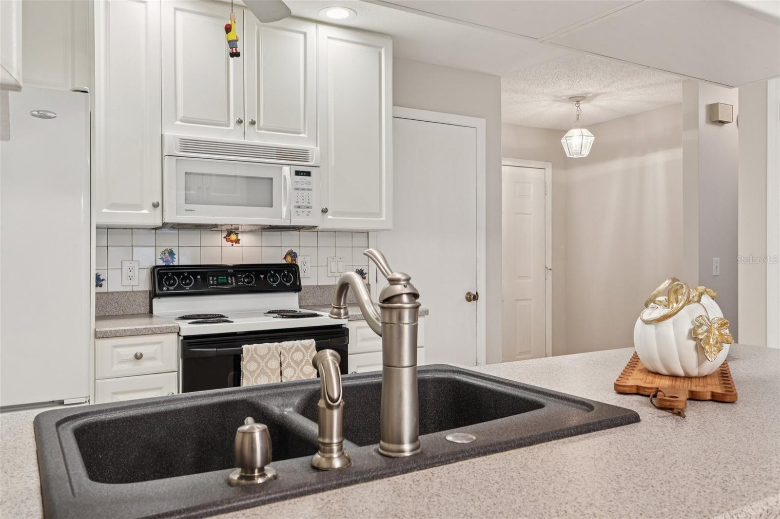 LAZY OAKS CONDO - Residential