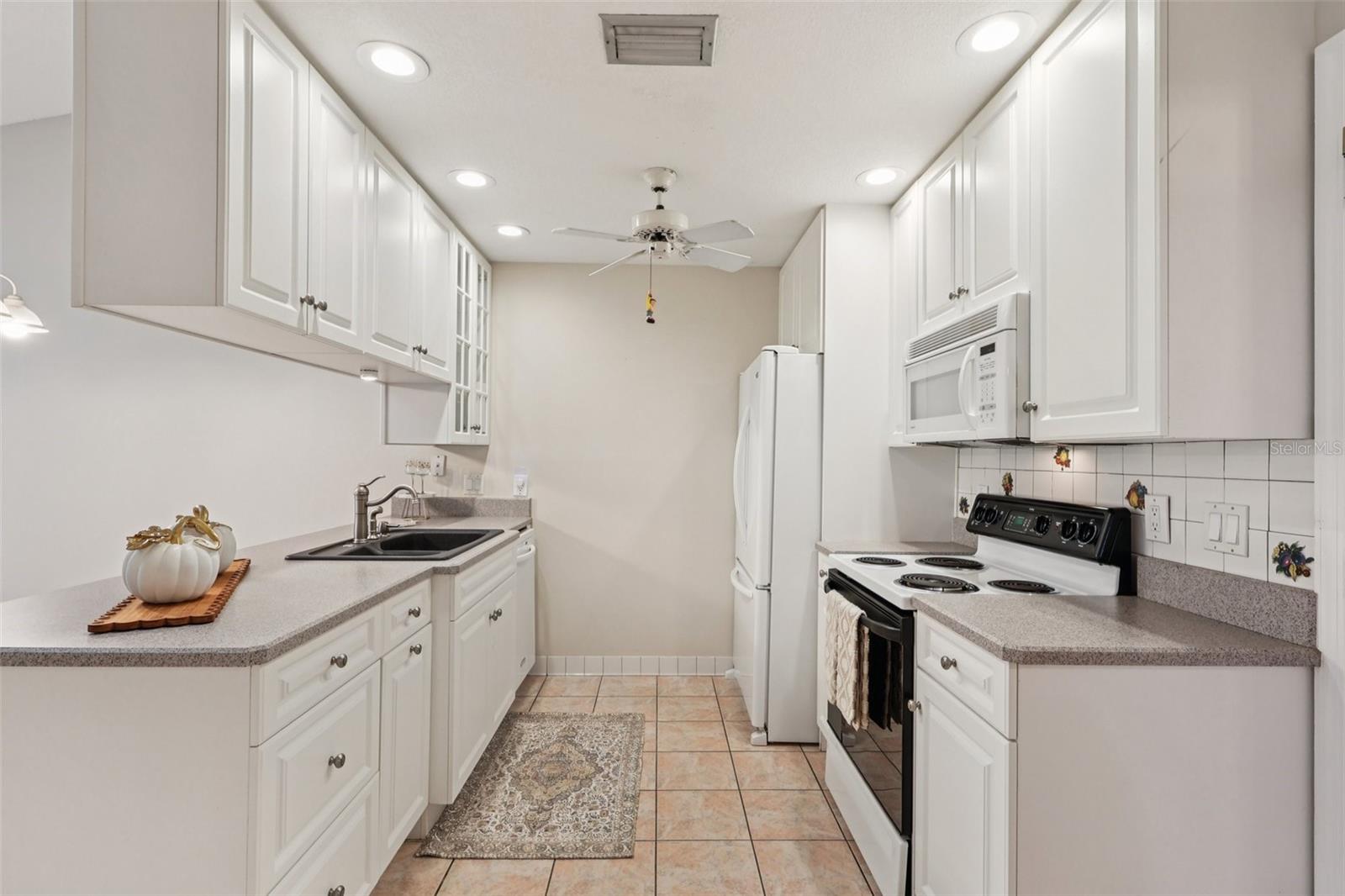 LAZY OAKS CONDO - Residential