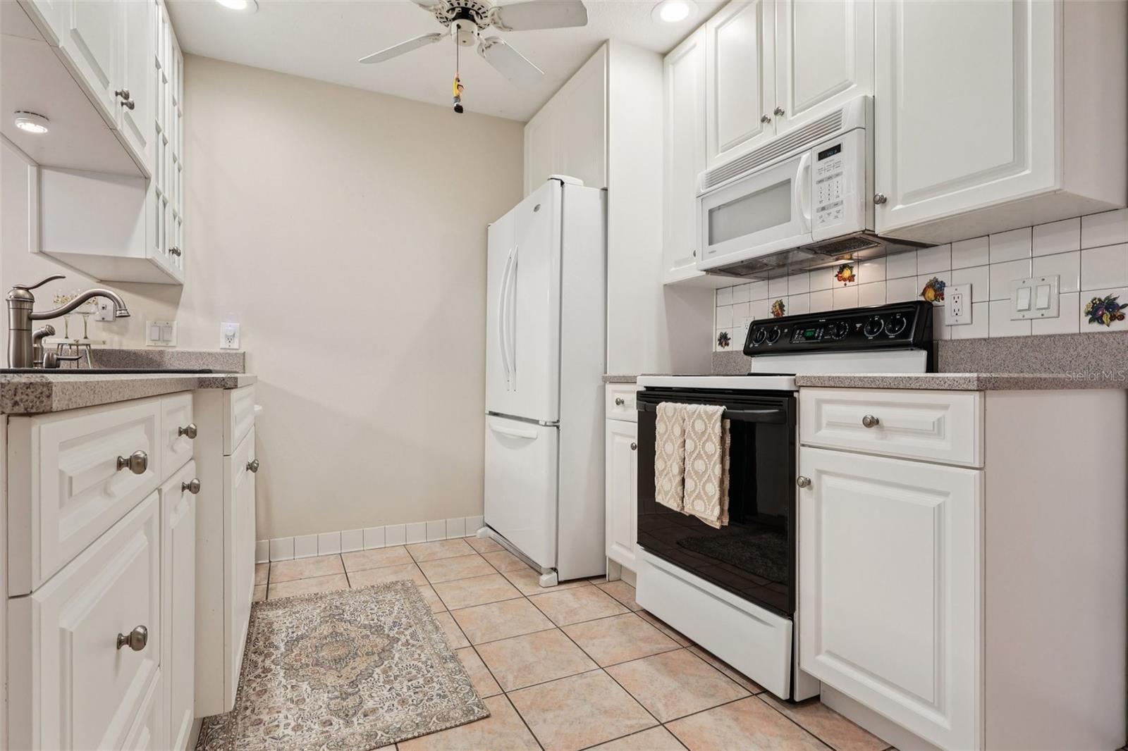 LAZY OAKS CONDO - Residential