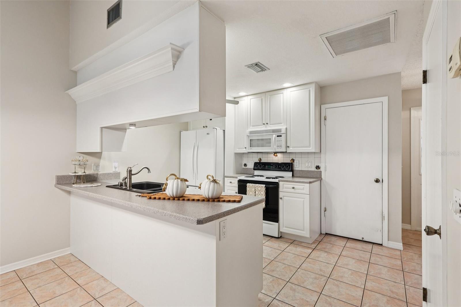 LAZY OAKS CONDO - Residential