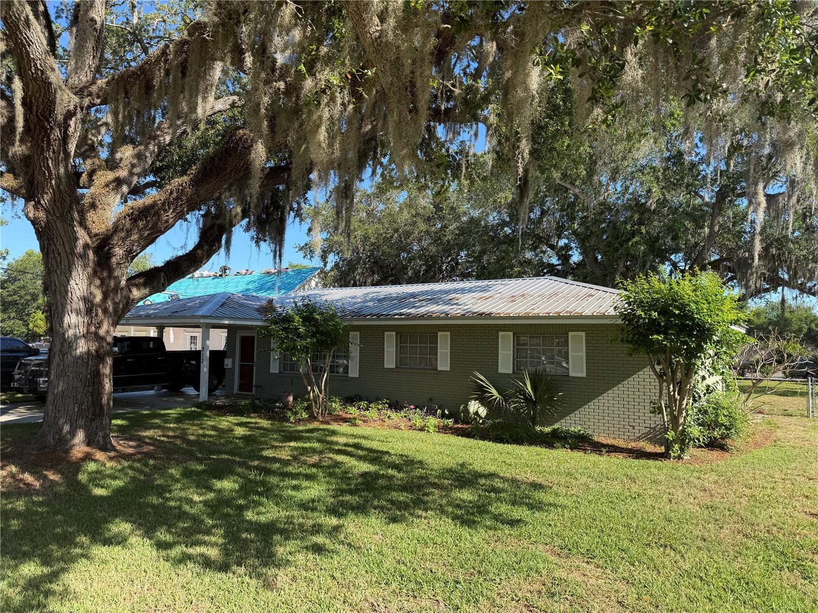 313 W HIGHLAND DRIVE