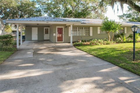 Photo of 313 W Highland Drive, Lakeland, FL 33813 (MLS # L4961230)