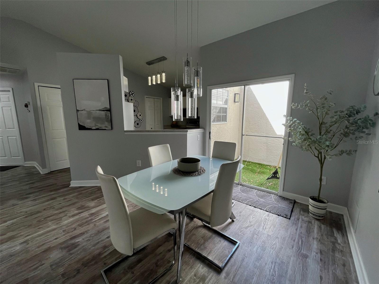 LAKE POINTE SUNTREE - Residential