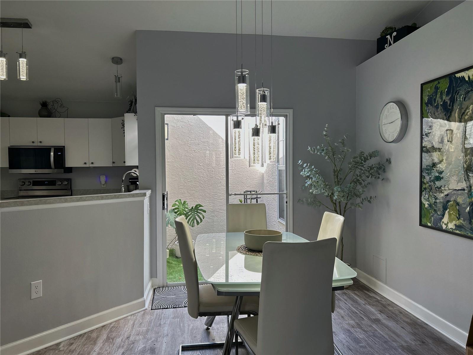 LAKE POINTE SUNTREE - Residential