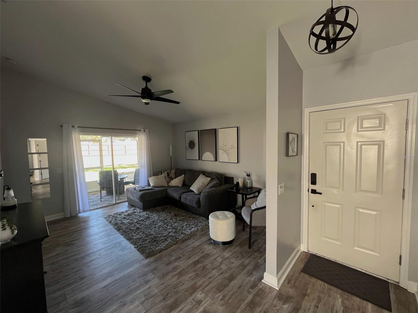 LAKE POINTE SUNTREE - Residential