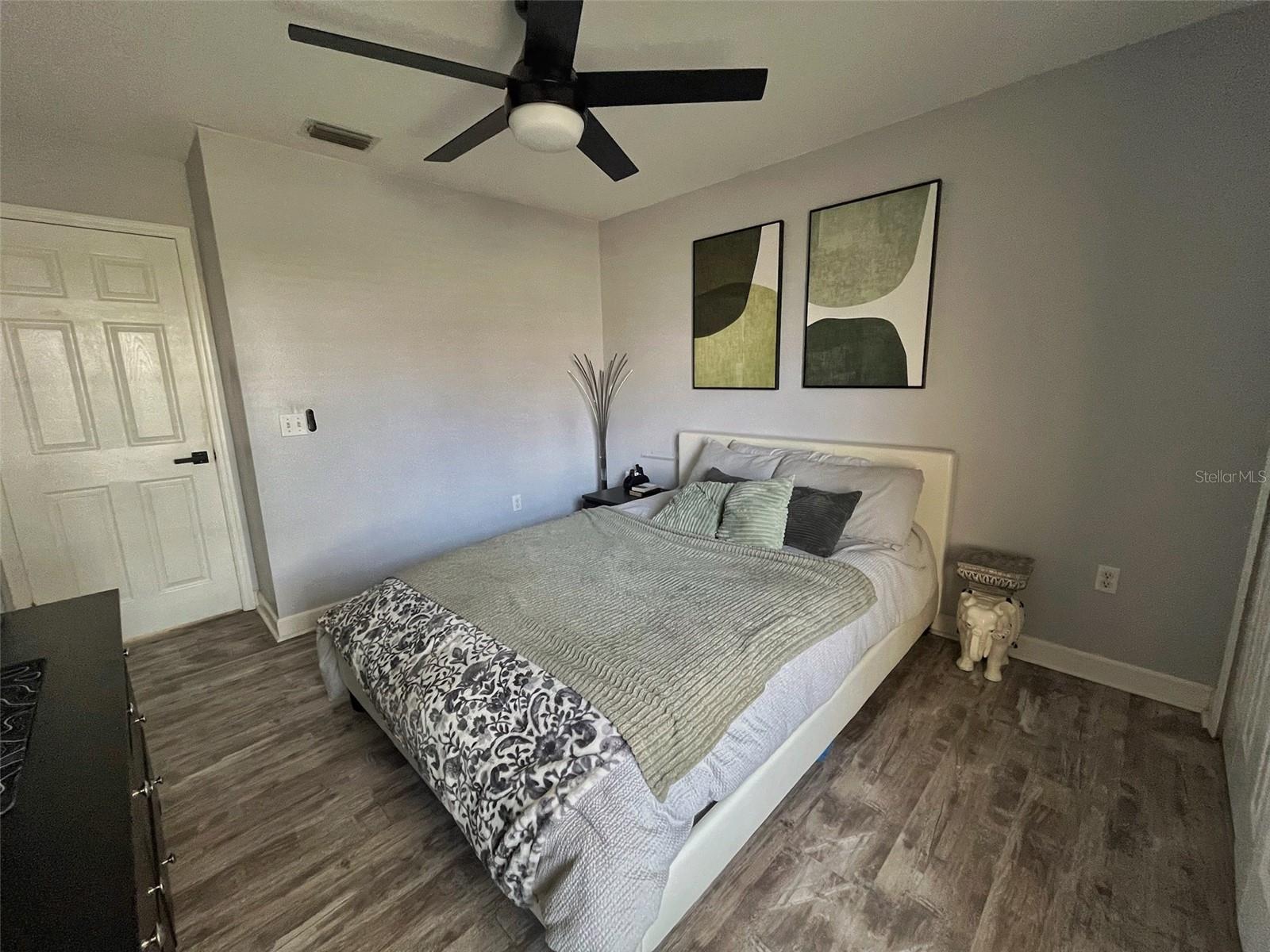 LAKE POINTE SUNTREE - Residential