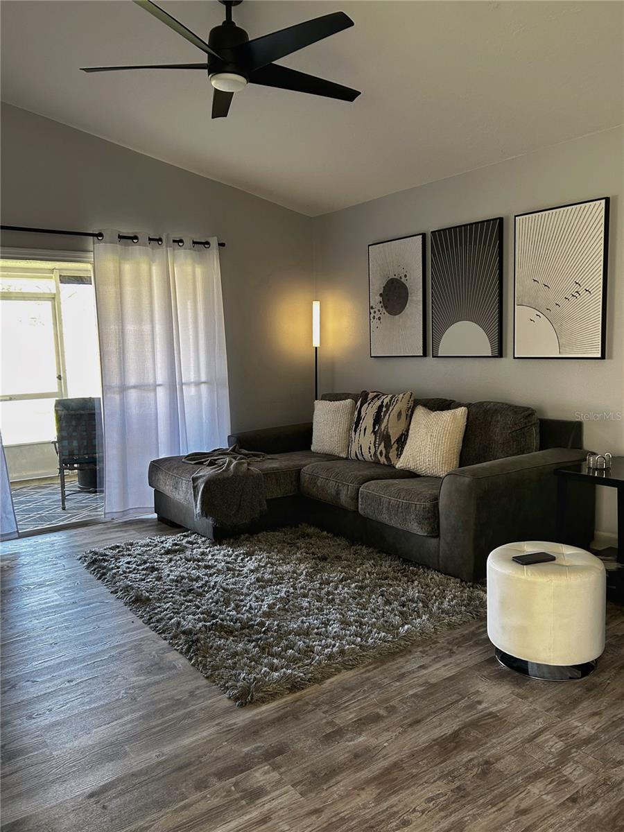 LAKE POINTE SUNTREE - Residential