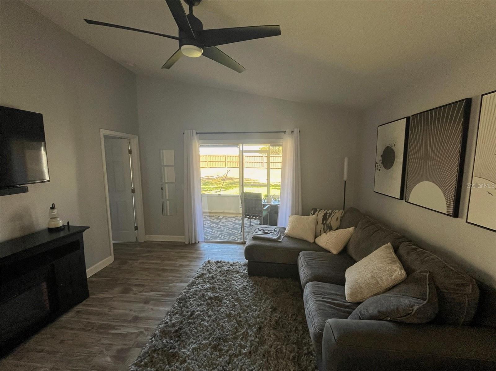 LAKE POINTE SUNTREE - Residential