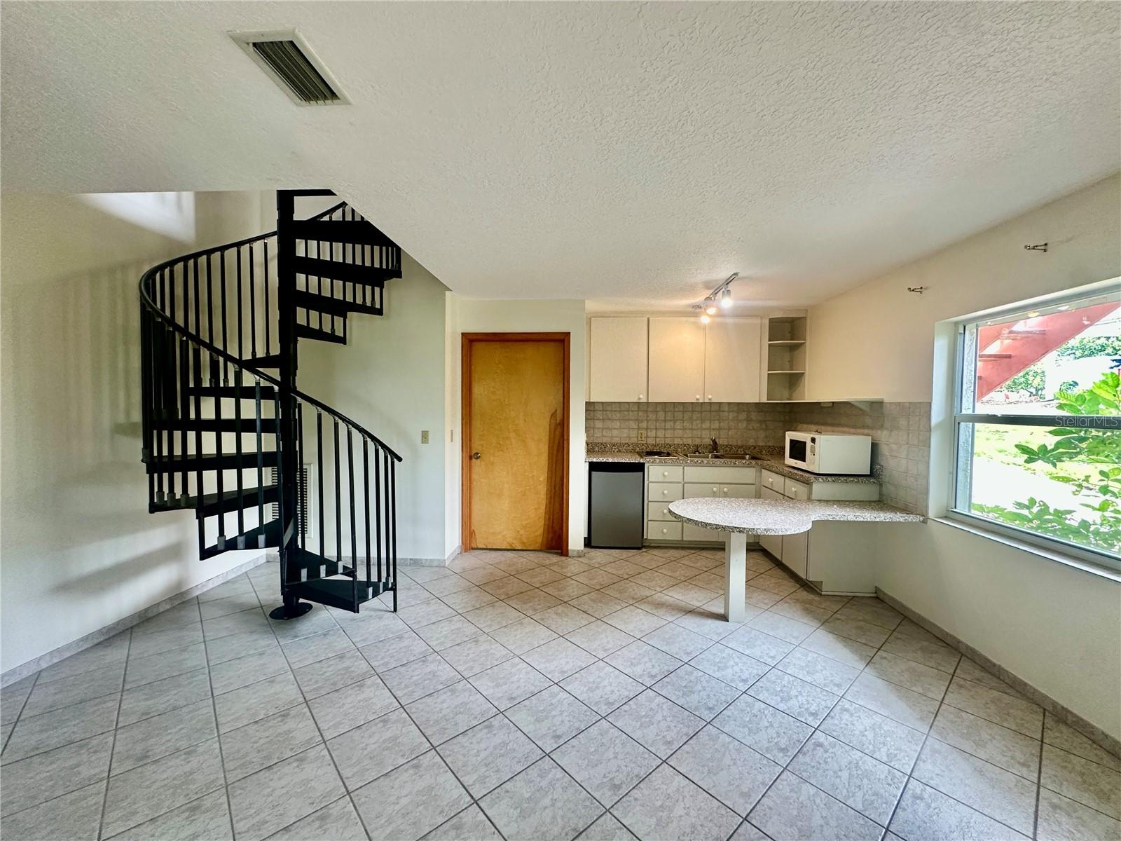 HOWEY W J LAND STARR LAKE - Residential Lease