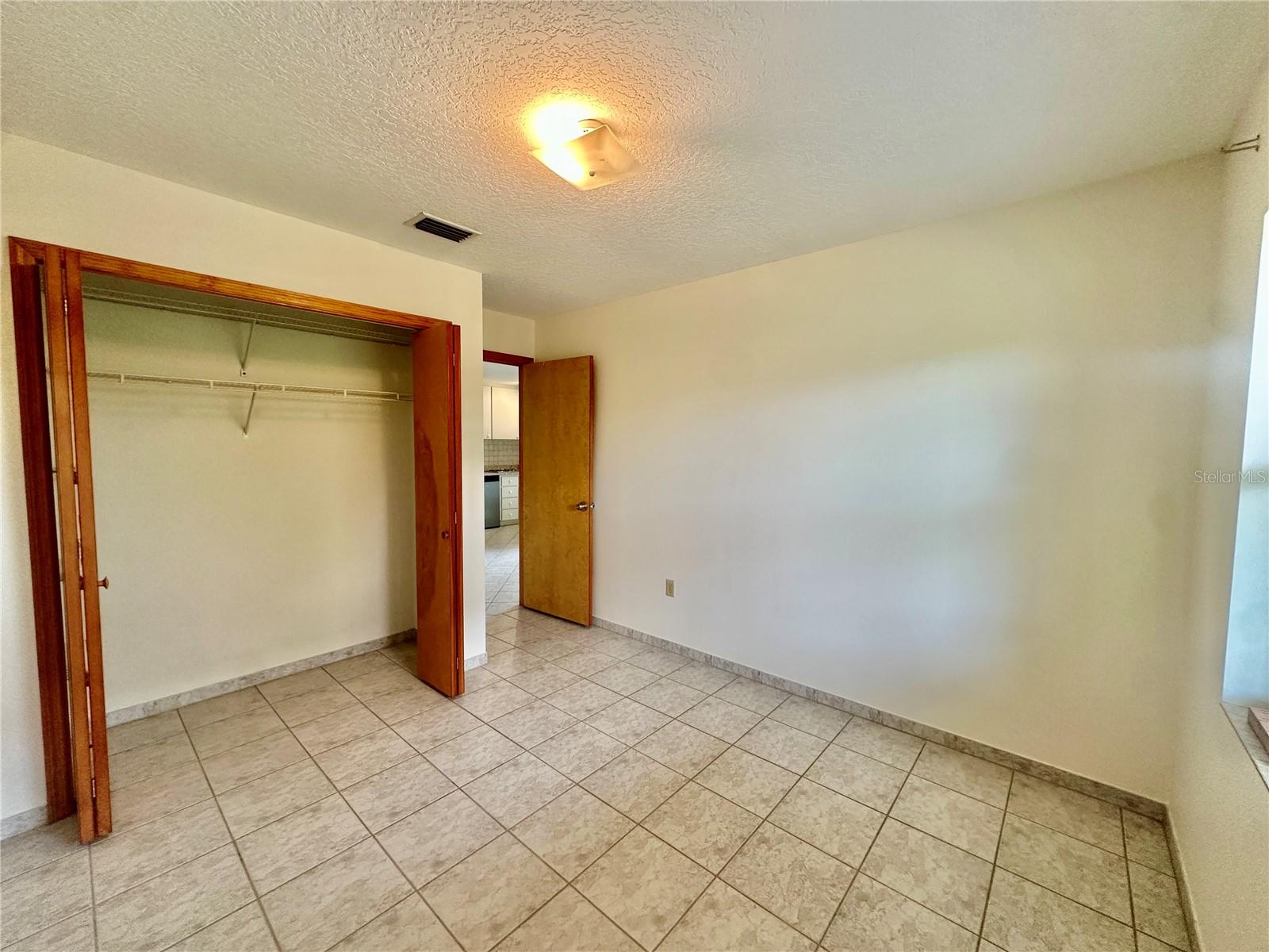 HOWEY W J LAND STARR LAKE - Residential Lease