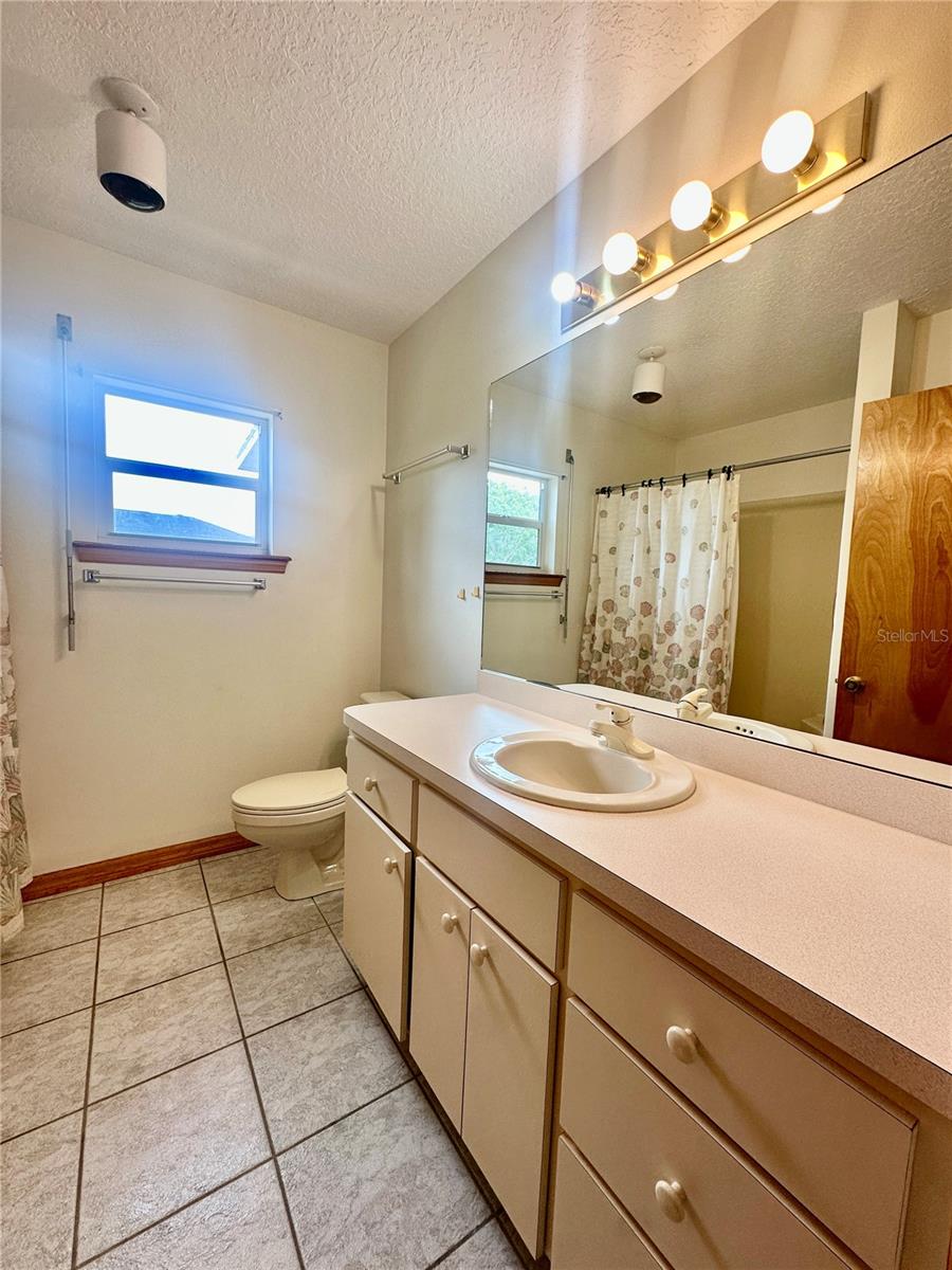 HOWEY W J LAND STARR LAKE - Residential Lease