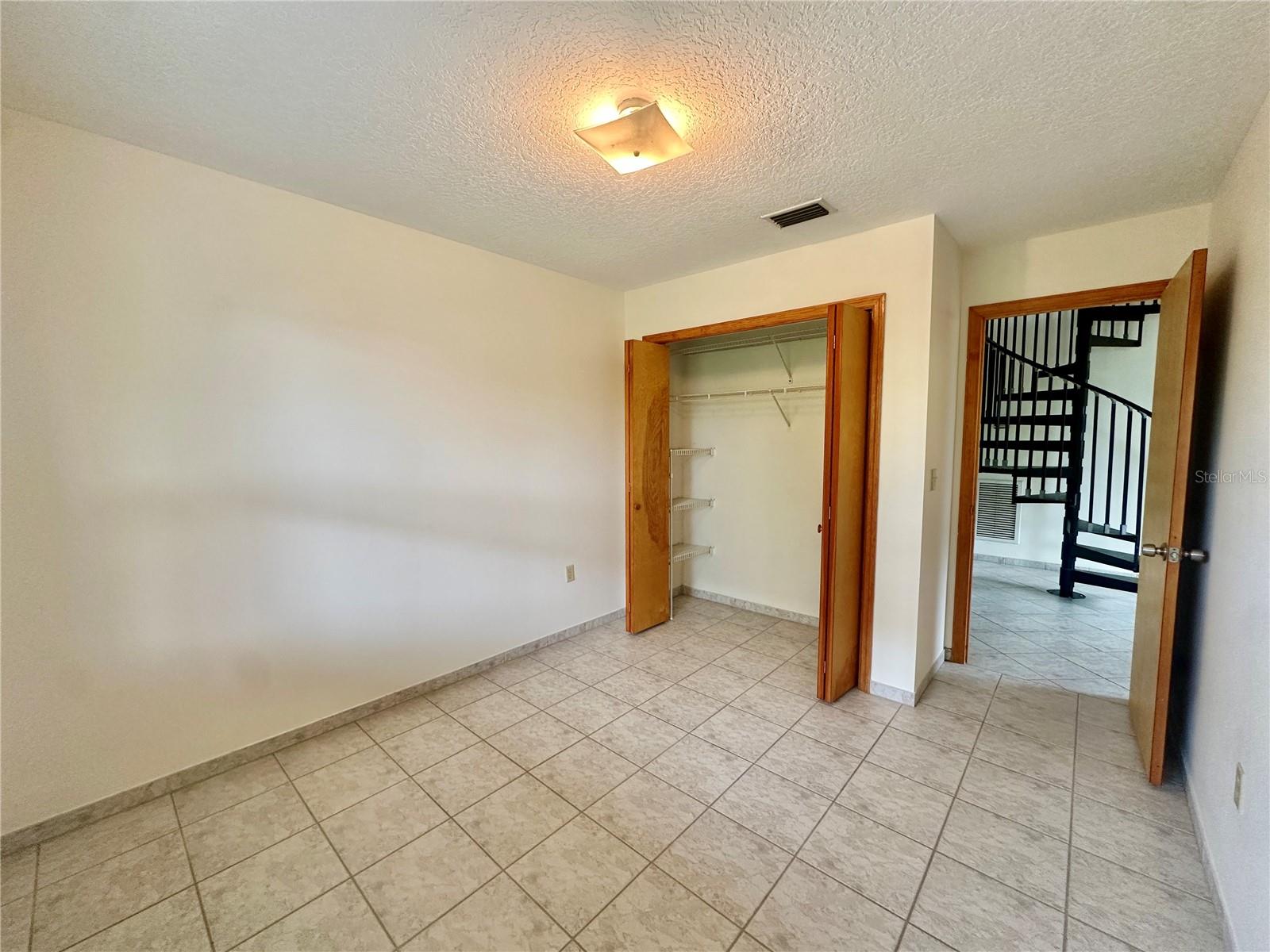 HOWEY W J LAND STARR LAKE - Residential Lease