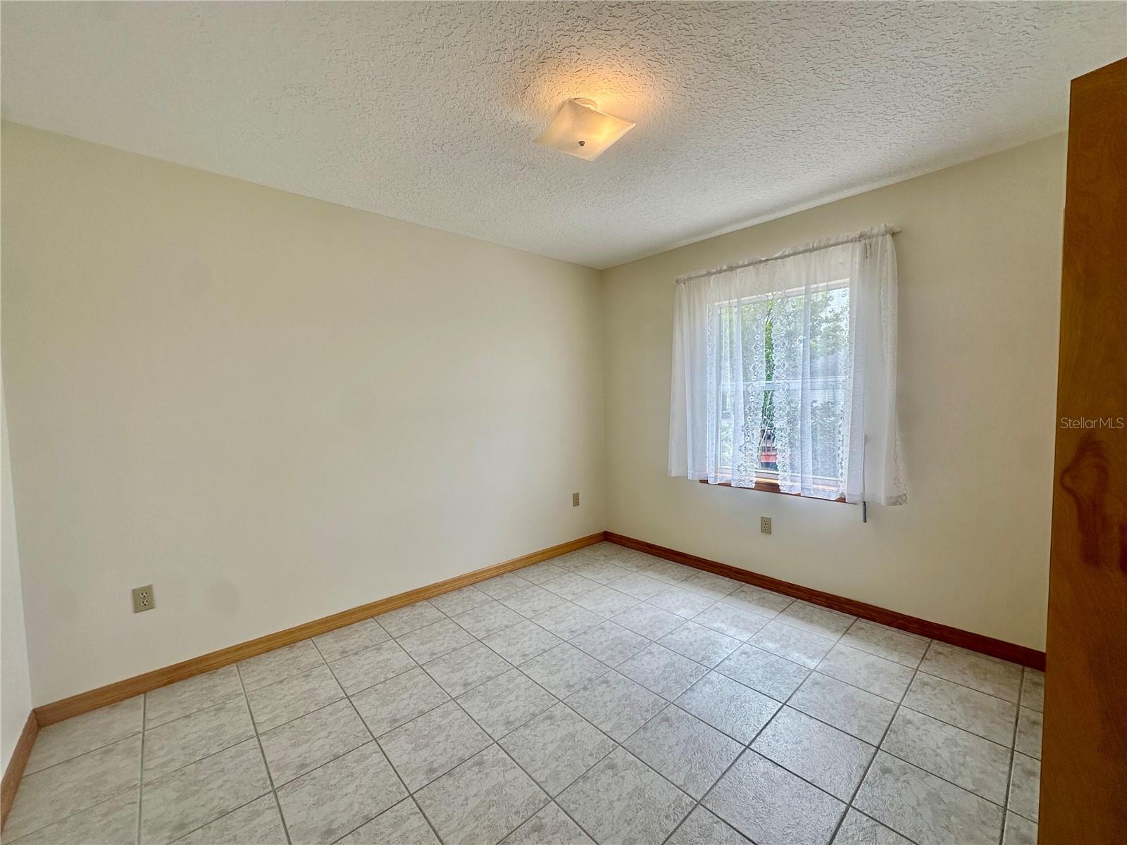 HOWEY W J LAND STARR LAKE - Residential Lease