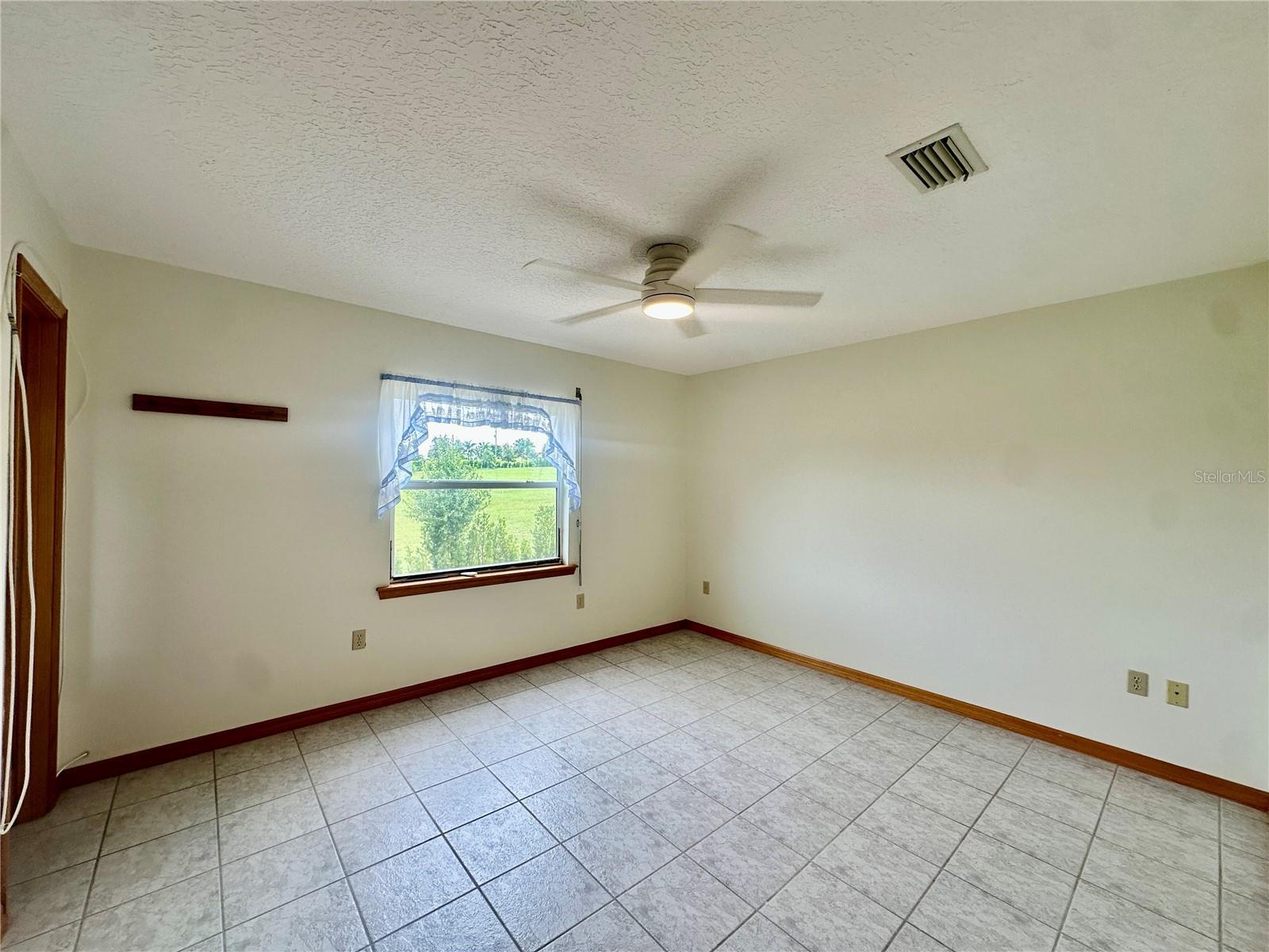 HOWEY W J LAND STARR LAKE - Residential Lease
