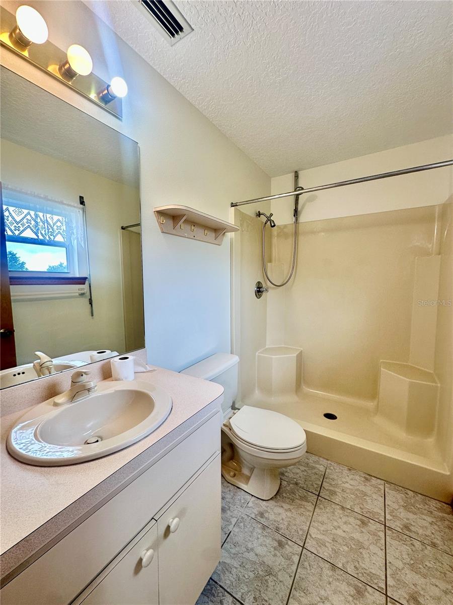 HOWEY W J LAND STARR LAKE - Residential Lease