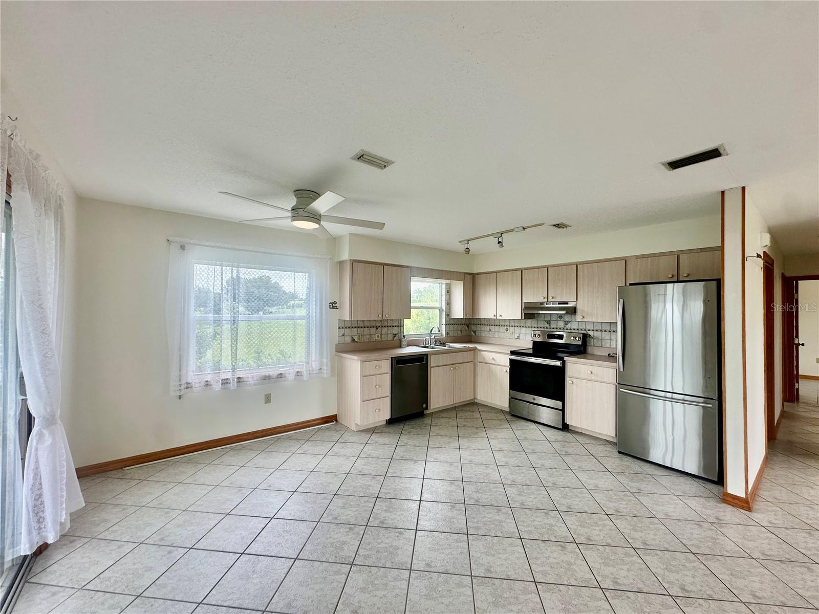 HOWEY W J LAND STARR LAKE - Residential Lease