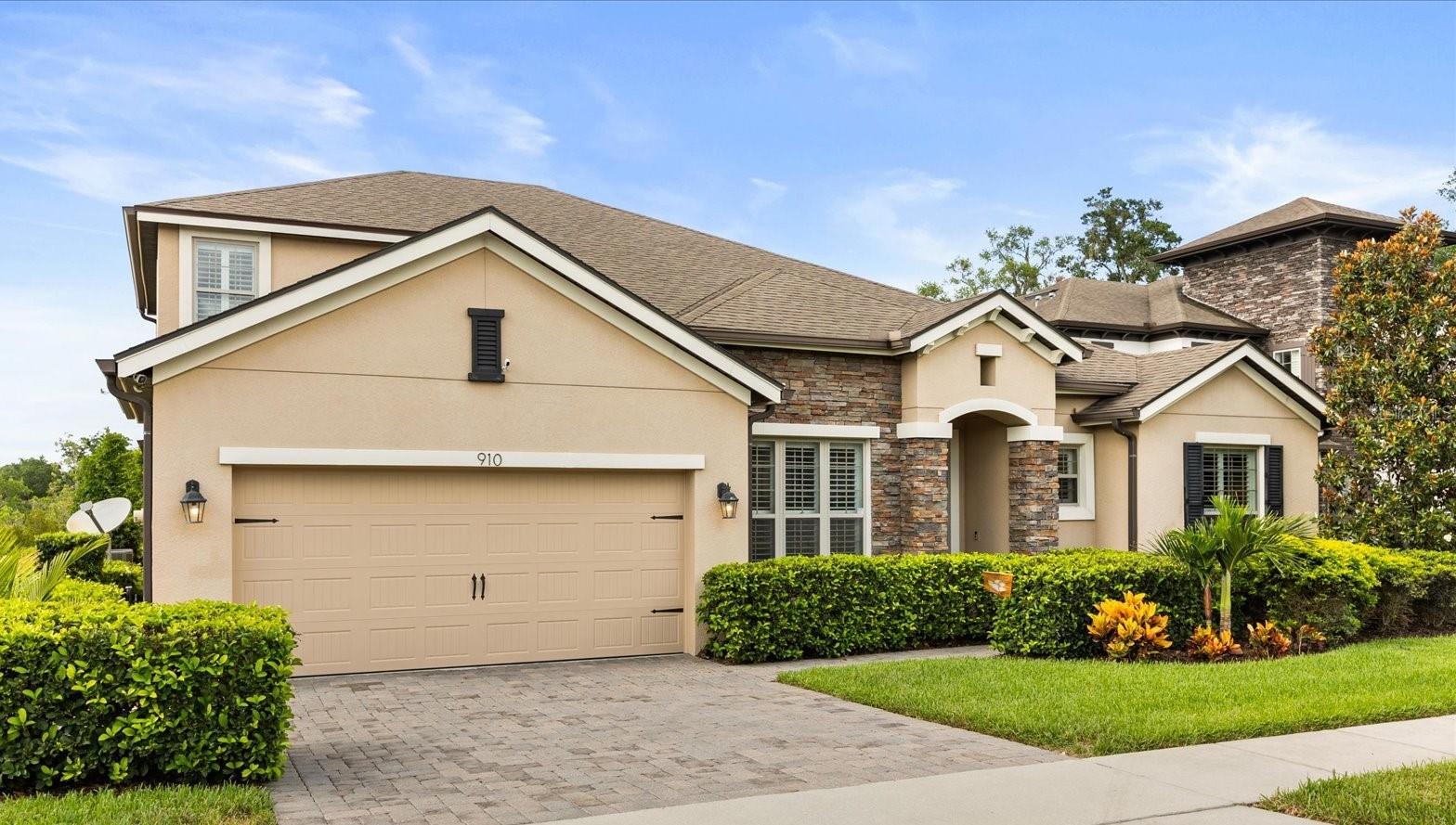 910 SHERBOURNE CIRCLE