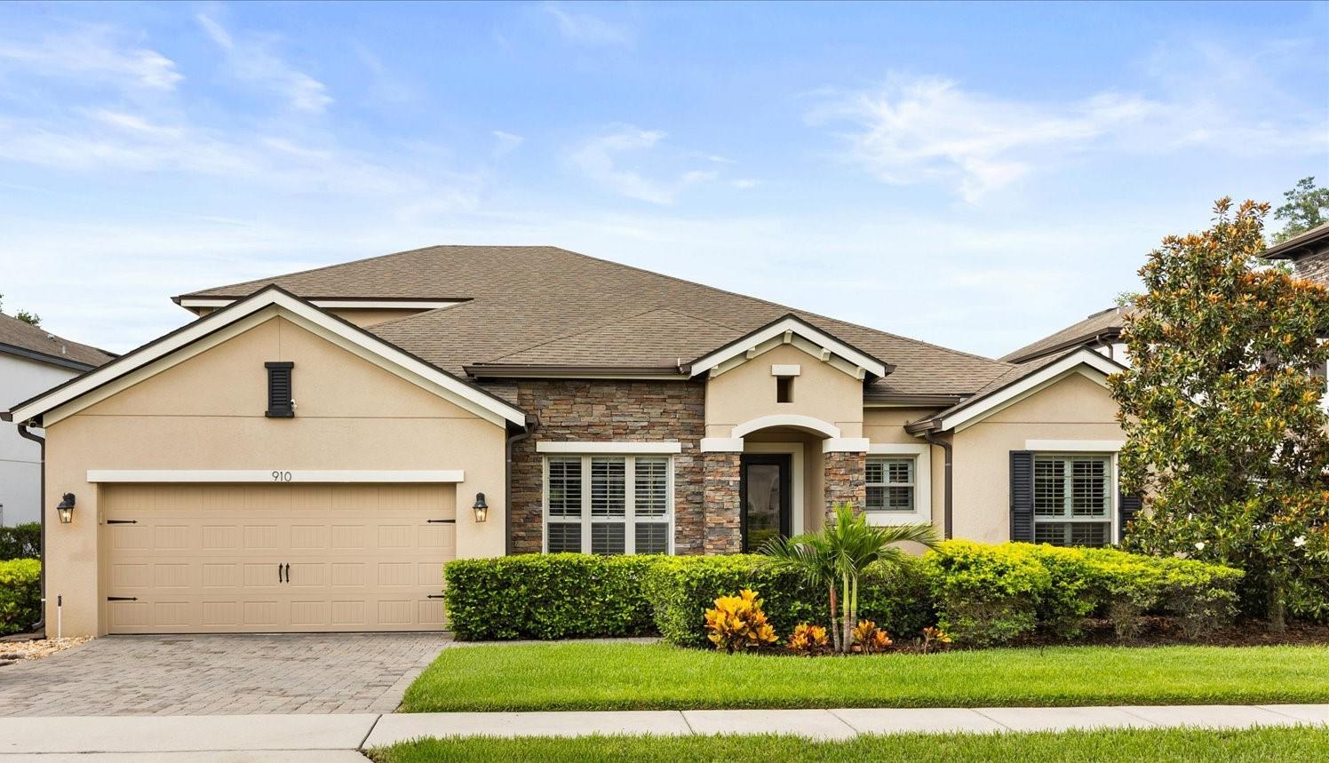 910 SHERBOURNE CIRCLE