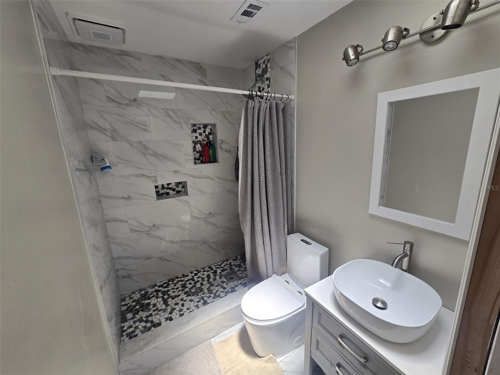 ROYAL ESTATES - Residential