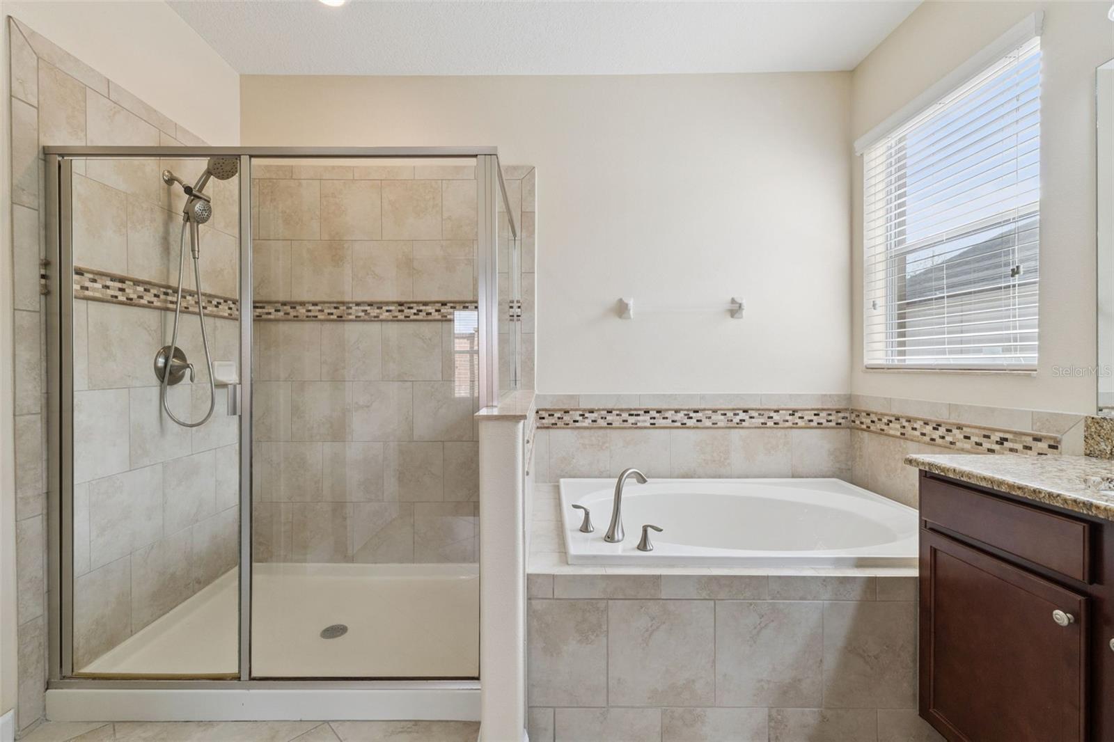 ALEXANDER RIDGE - Residential