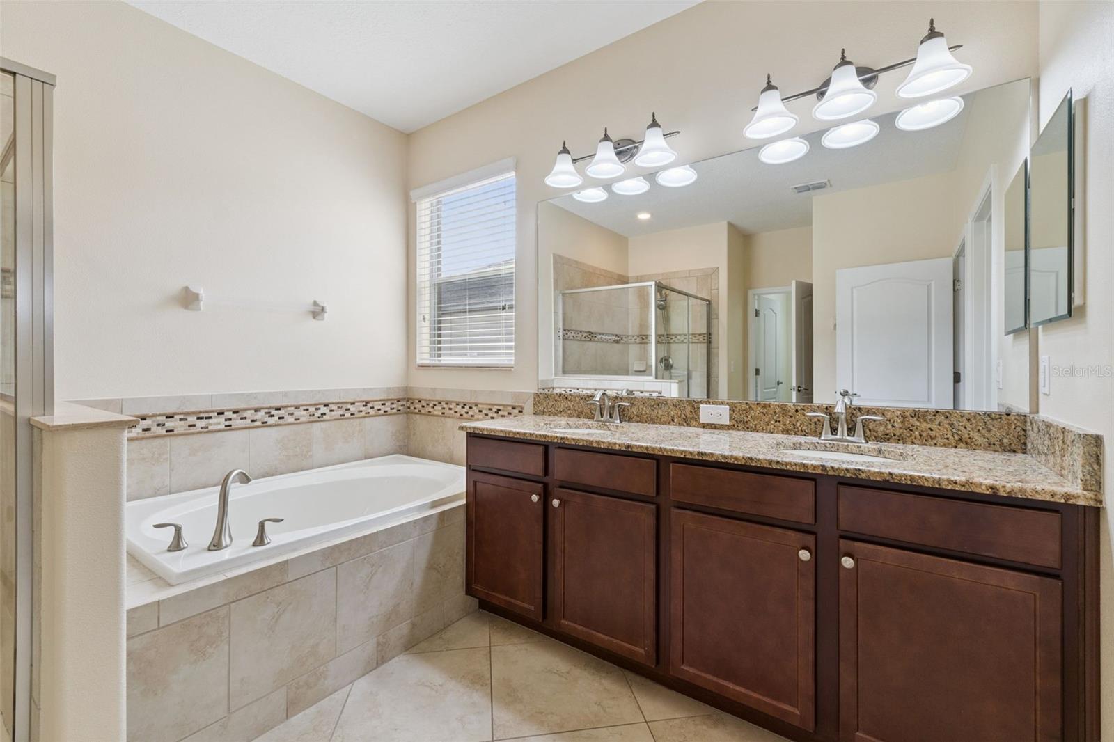 ALEXANDER RIDGE - Residential