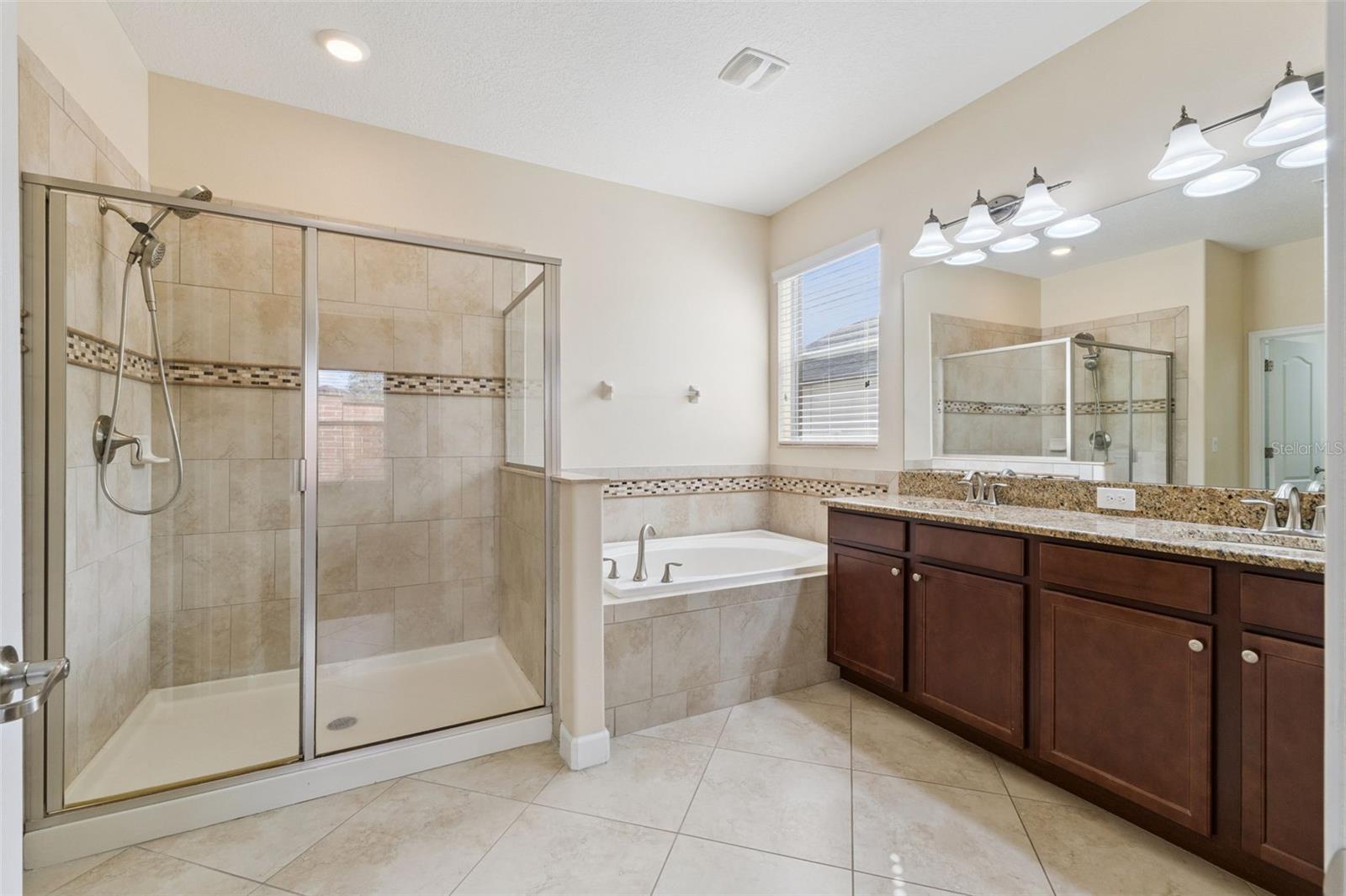 ALEXANDER RIDGE - Residential