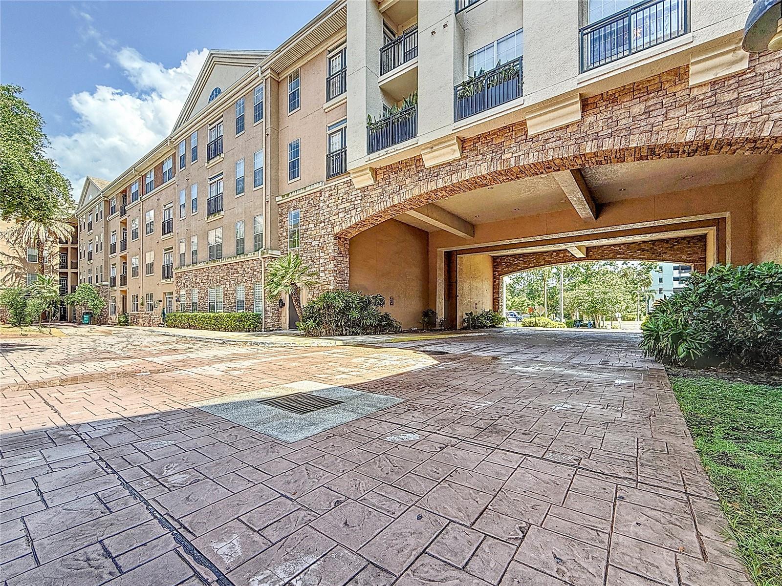 4221 W SPRUCE STREET 2218