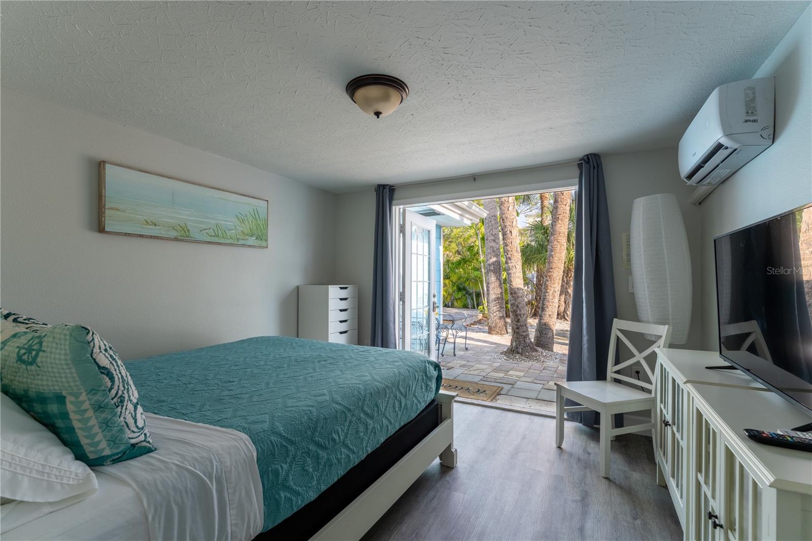 SIESTA BEACH - Residential Income