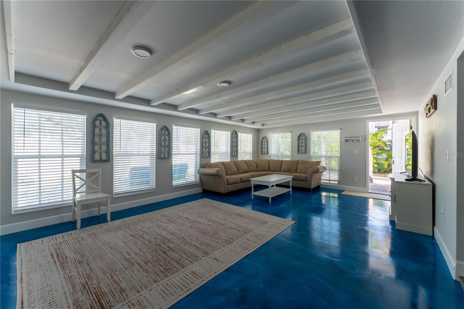 SIESTA BEACH - Residential Income