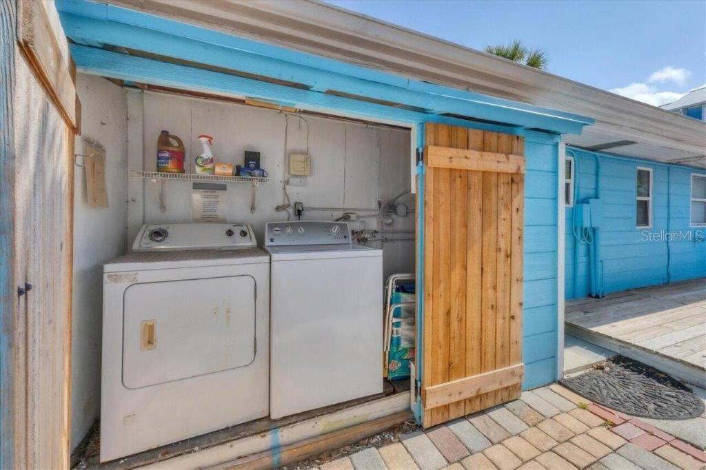 SIESTA BEACH - Residential Income