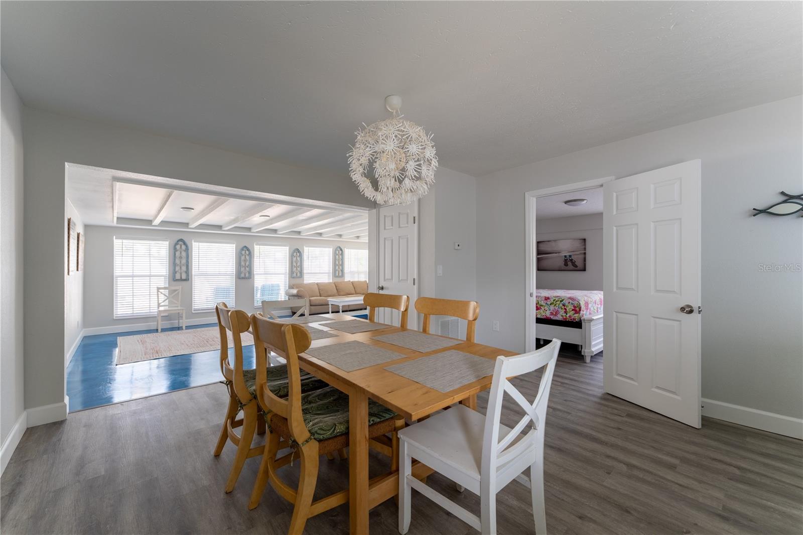 SIESTA BEACH - Residential Income