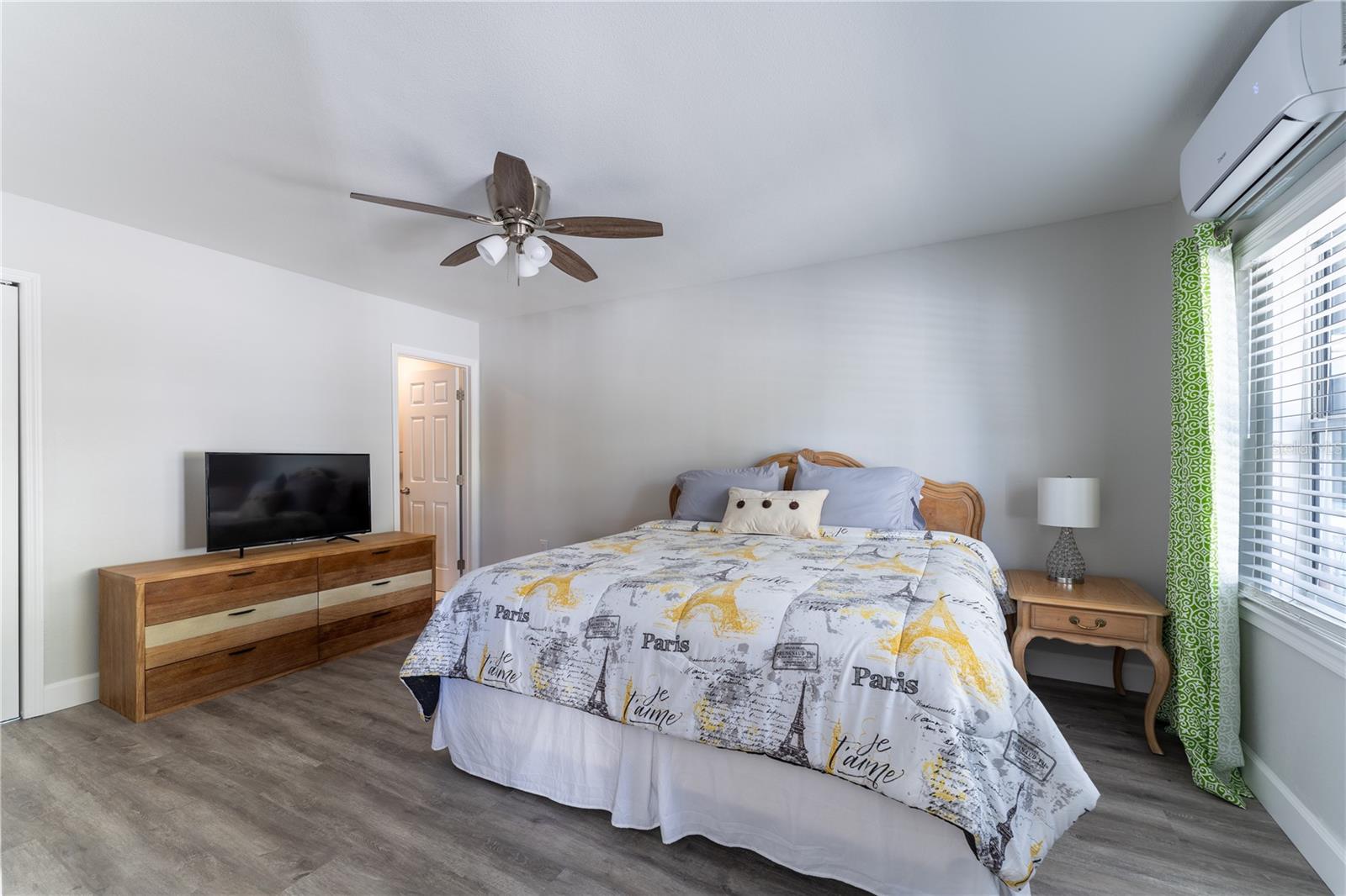 SIESTA BEACH - Residential Income