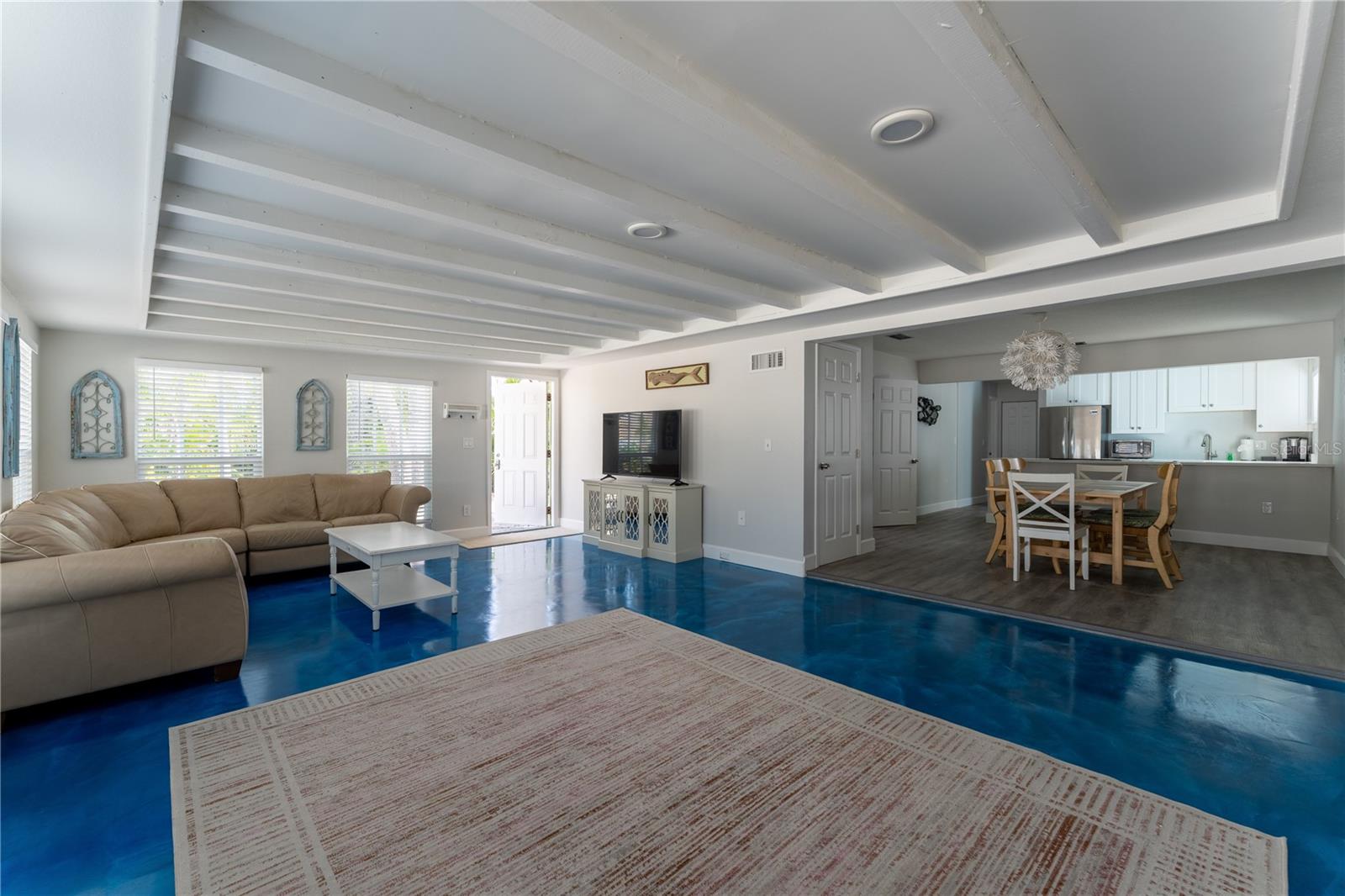 SIESTA BEACH - Residential Income