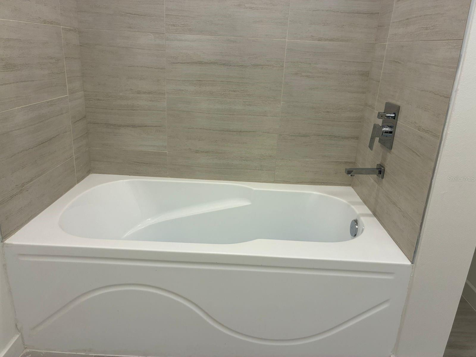 UNIT 301, CANNONGATE CONDOMINIUM - Residential