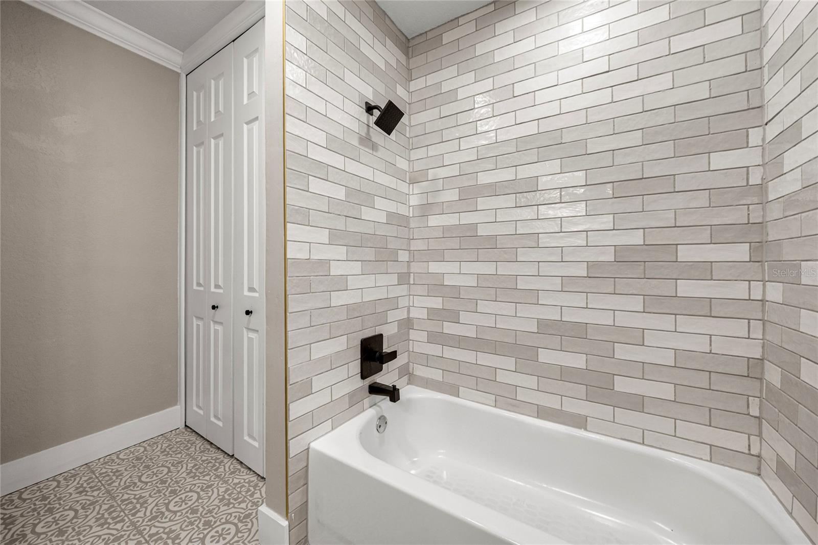 EDGEWOOD PARK UN 02 - Residential