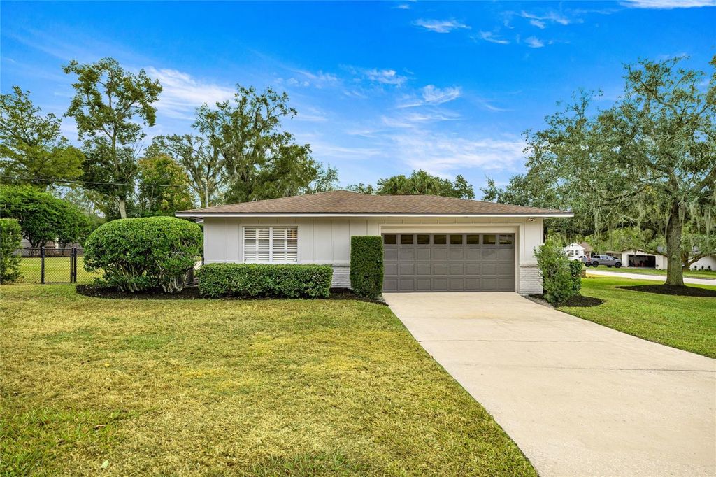 Photo of 1207 SE 16th Street, Ocala, FL 34471 (MLS # OM714586)