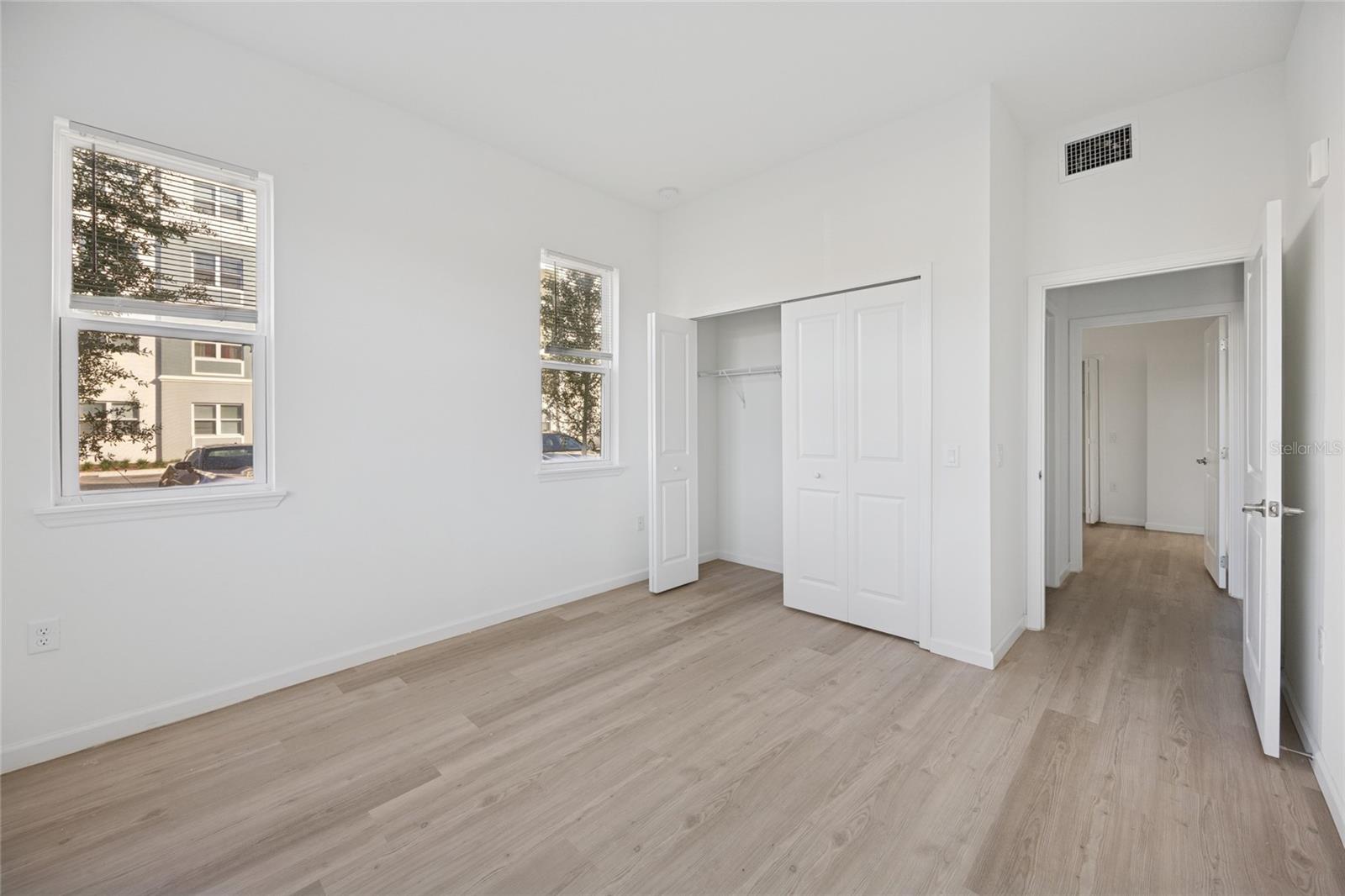 SANDLAKE STATION BLDG 1 - Residential Lease