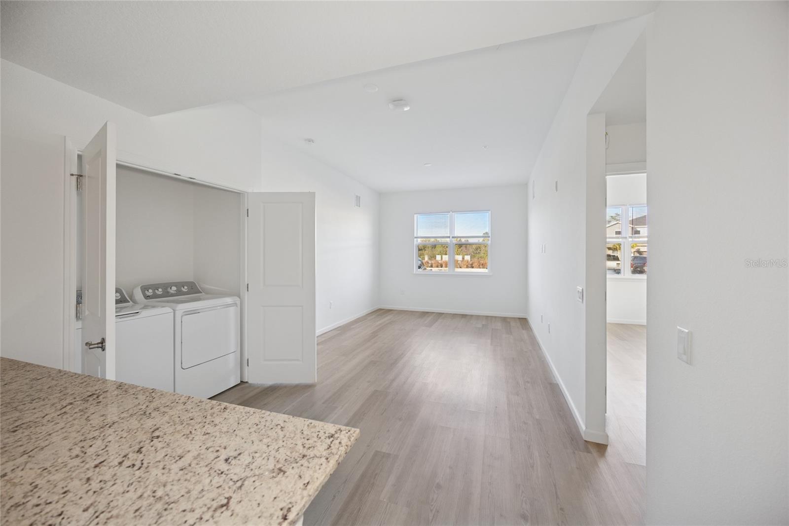 SANDLAKE STATION BLDG 1 - Residential Lease