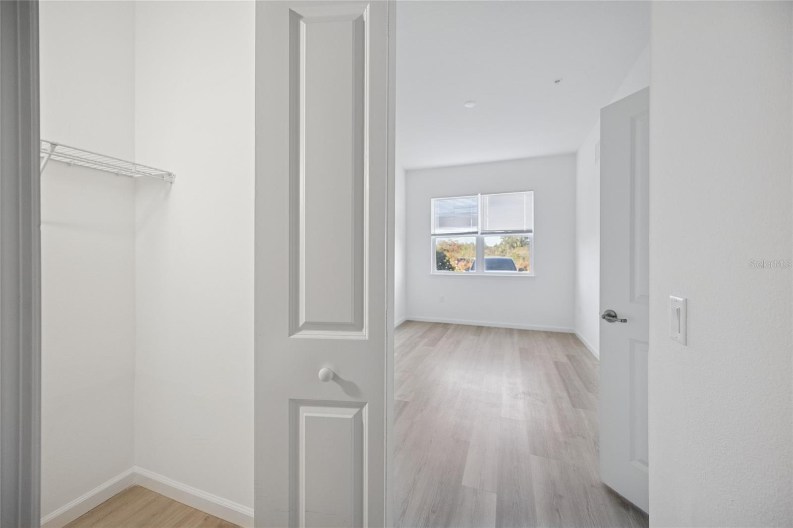 SANDLAKE STATION BLDG 1 - Residential Lease