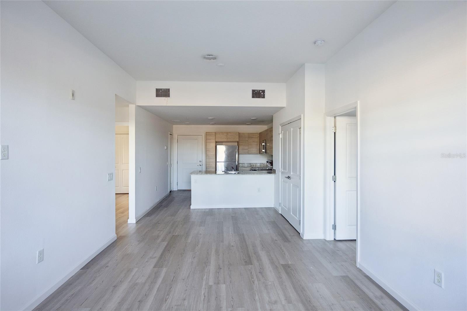 SANDLAKE STATION BLDG 1 - Residential Lease