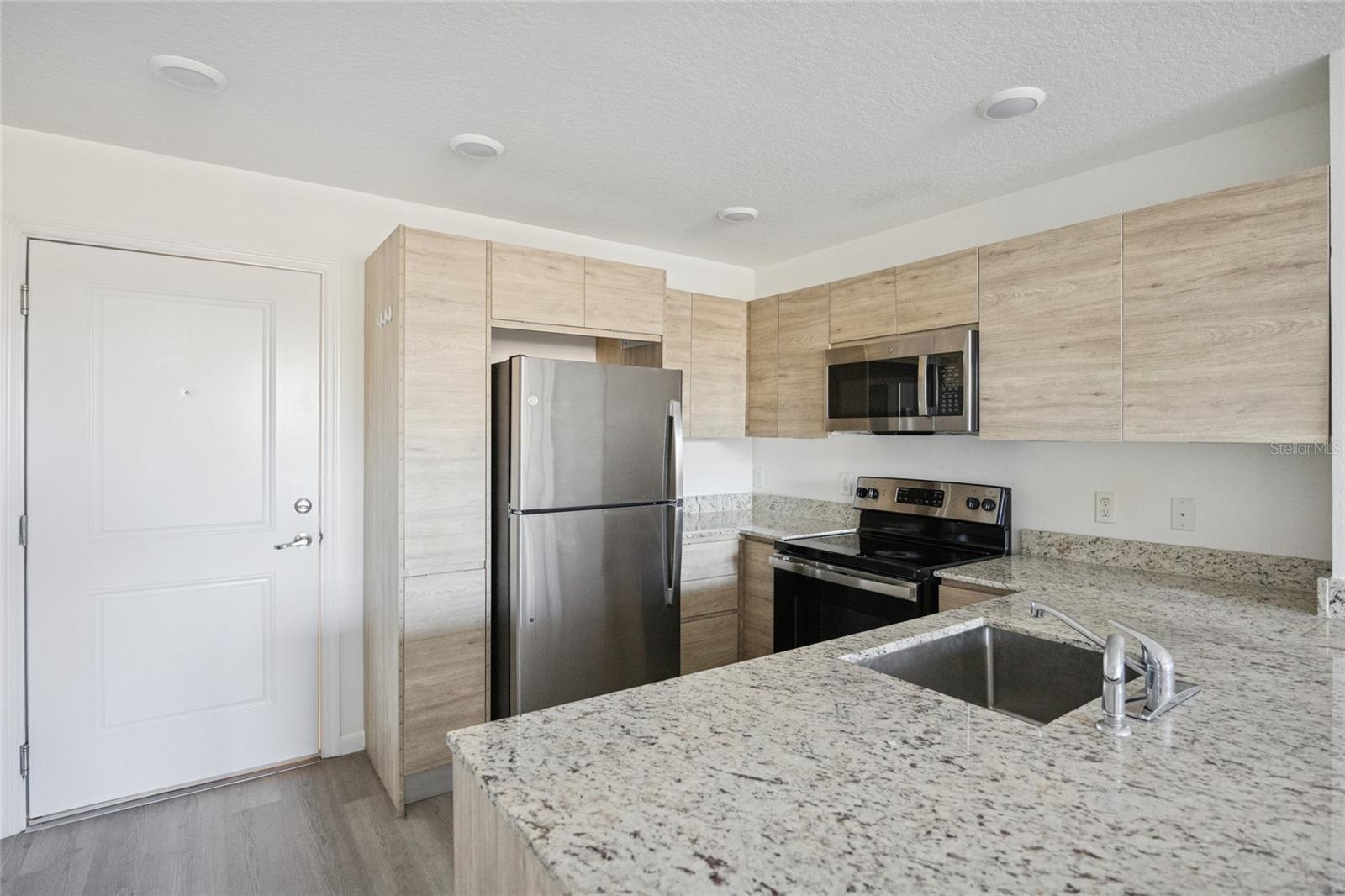 SANDLAKE STATION BLDG 1 - Residential Lease