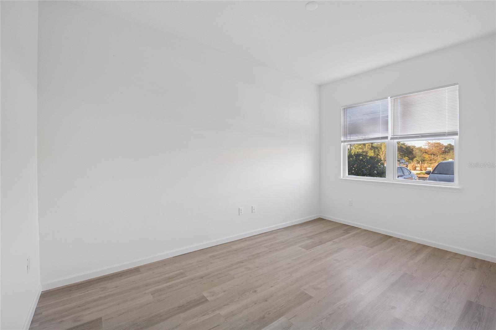 SANDLAKE STATION BLDG 1 - Residential Lease