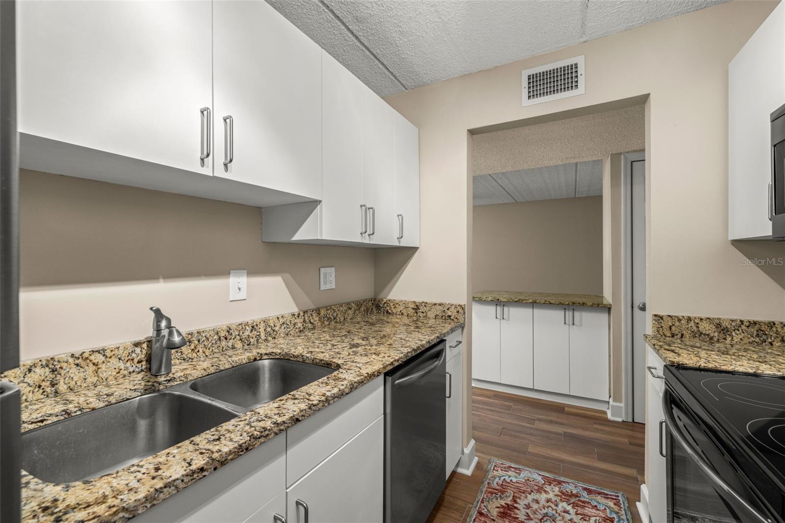 BAYSHORE TRACE CONDO - Residential