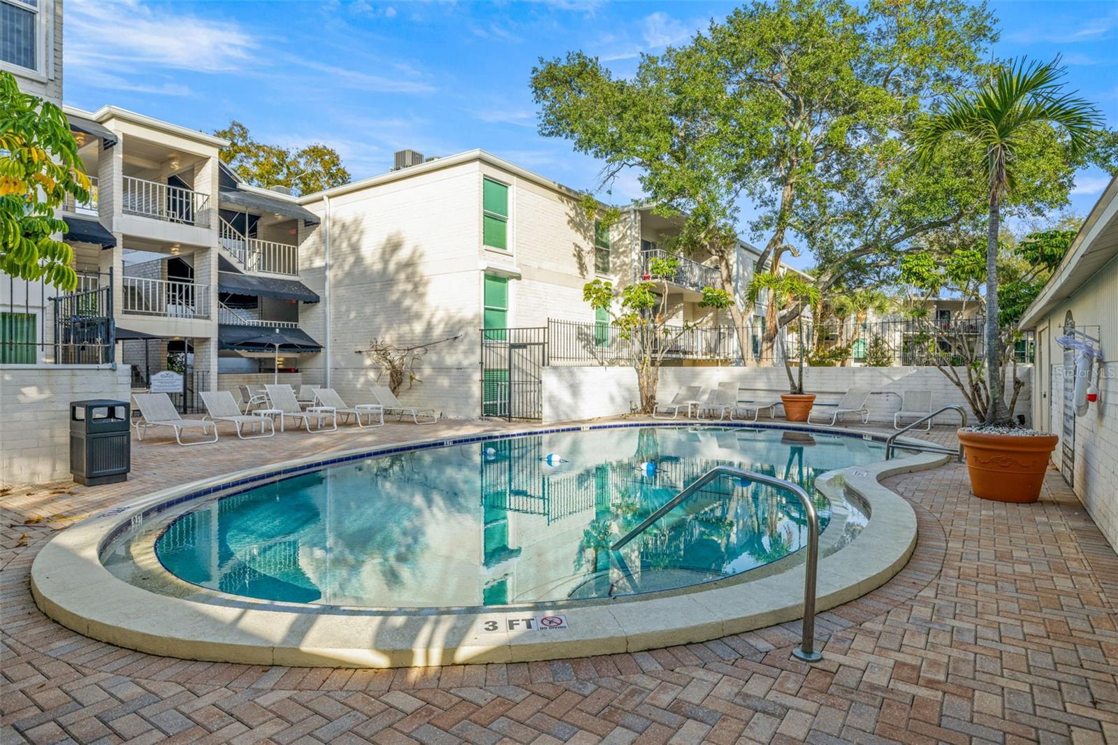 BAYSHORE TRACE CONDO - Residential