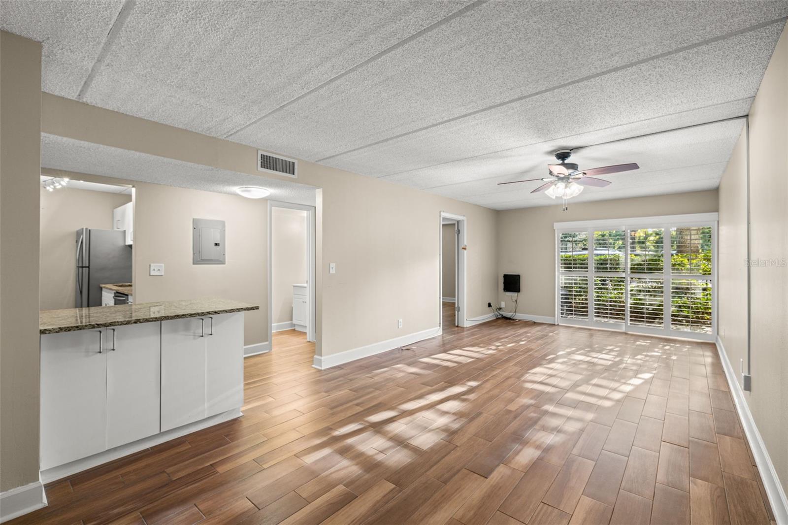 BAYSHORE TRACE CONDO - Residential