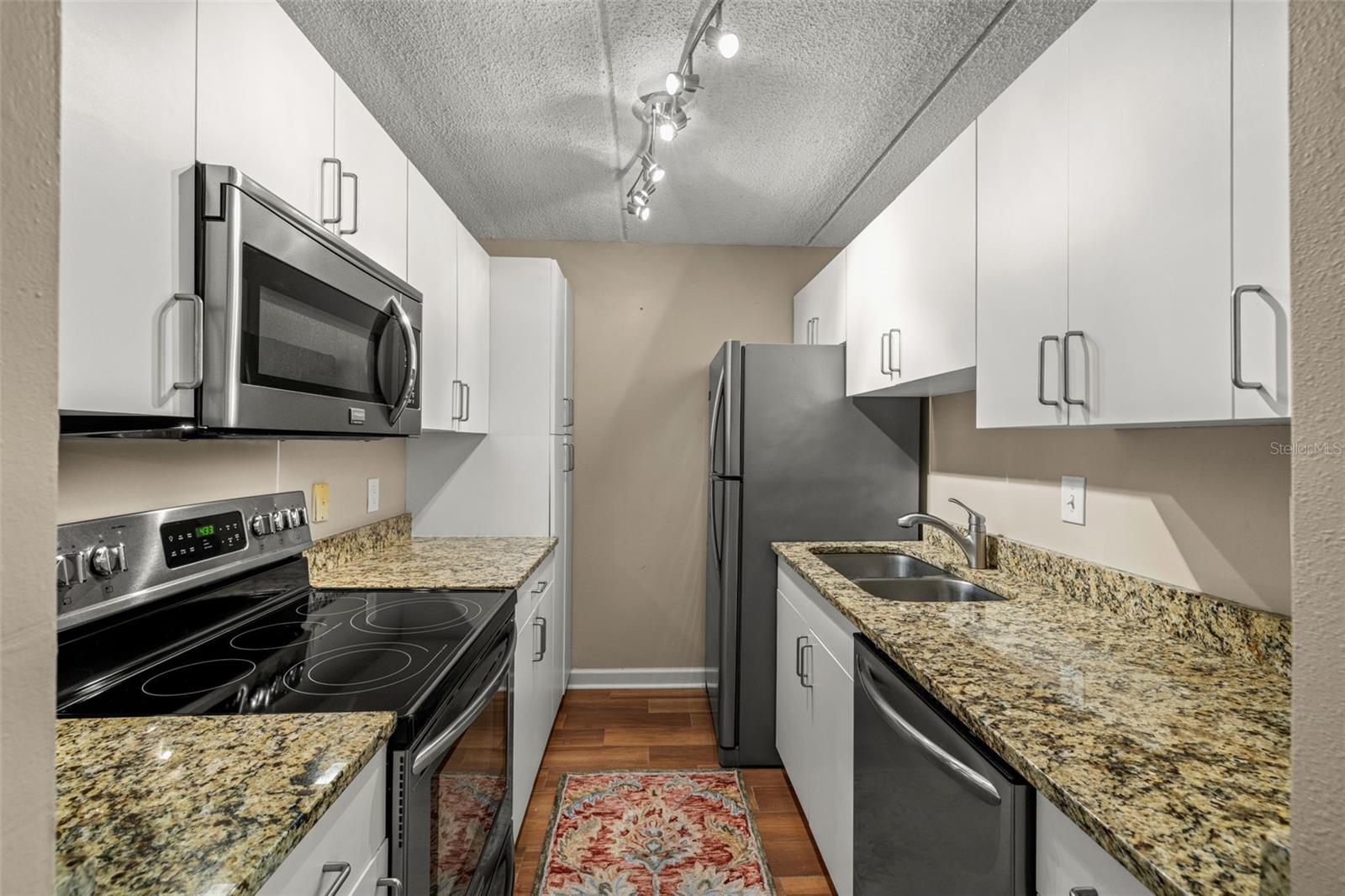 BAYSHORE TRACE CONDO - Residential