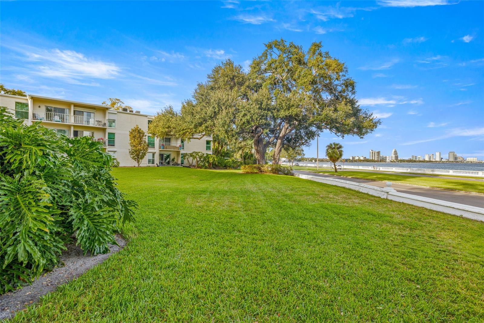 BAYSHORE TRACE CONDO - Residential