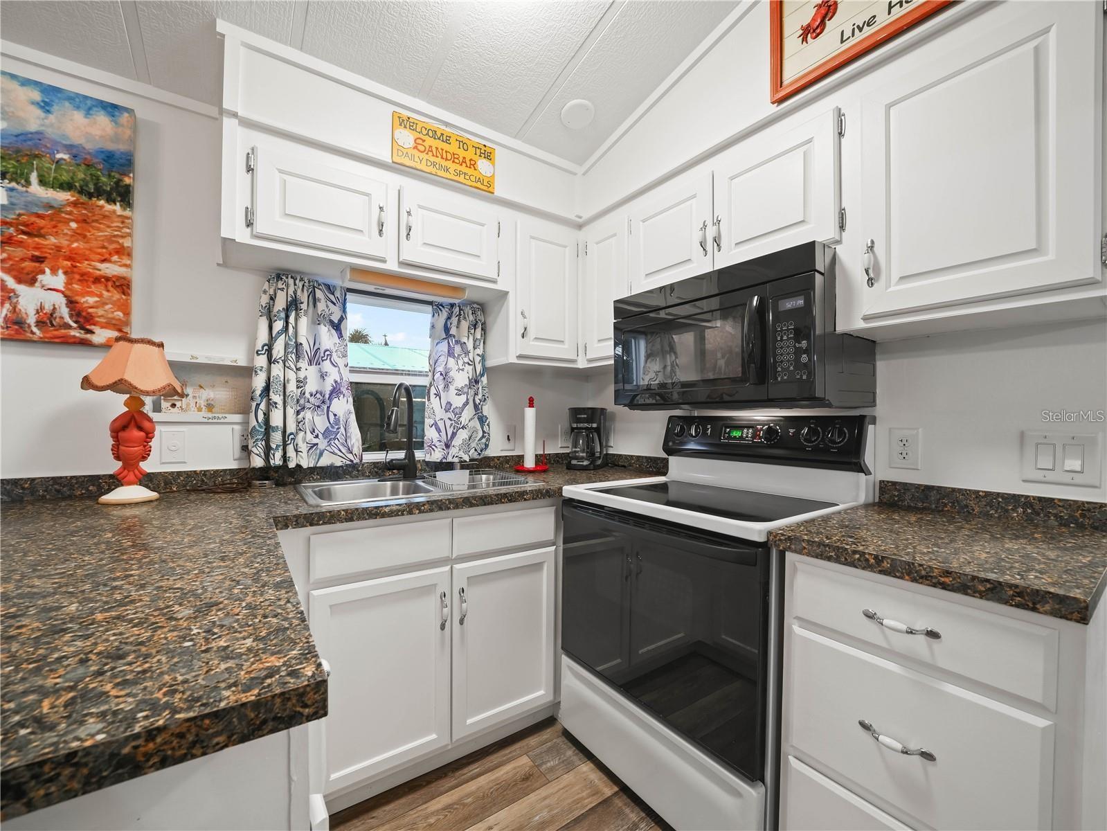 SADDLEBAG LAKE - Residential