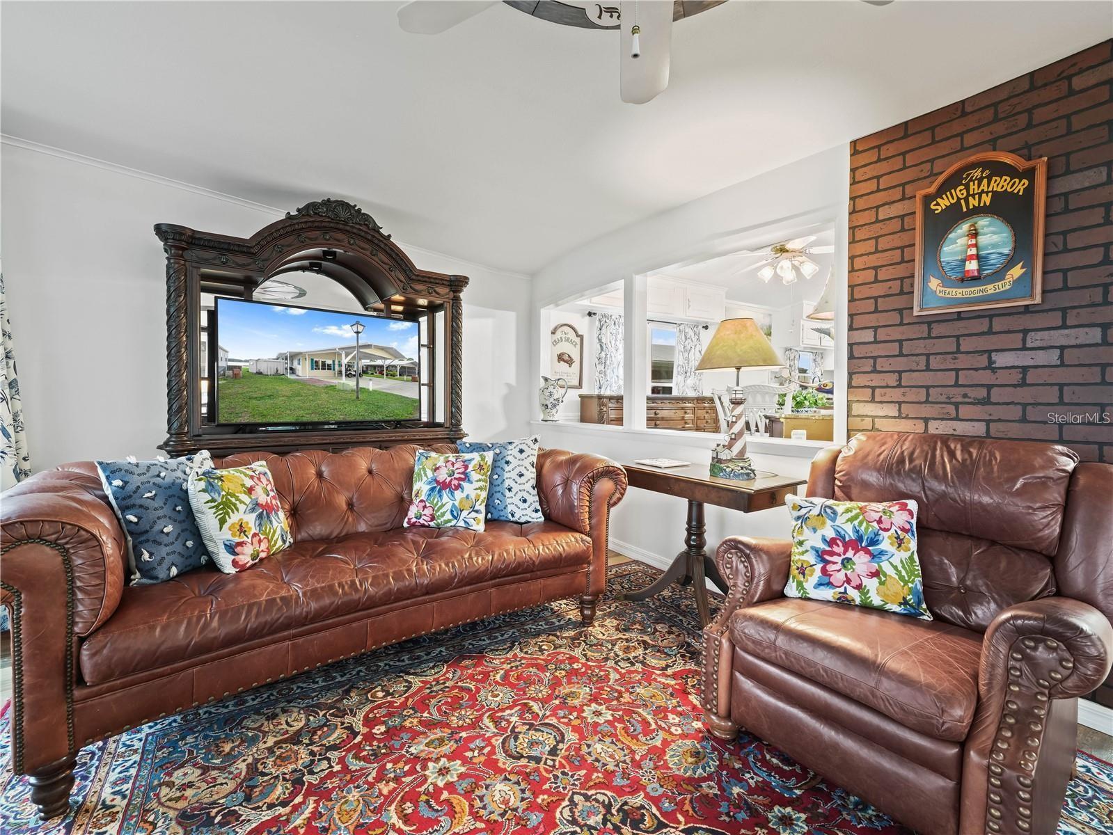 SADDLEBAG LAKE - Residential