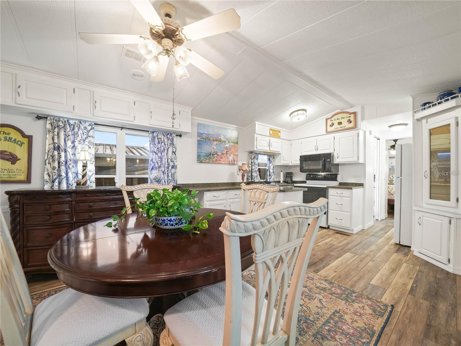 SADDLEBAG LAKE - Residential